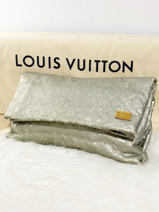 Louis Vuitton Handbags - Louis Vuitton Metallic Monogram Limelight GM Clutch Bag (Oversized Silver Pearl)